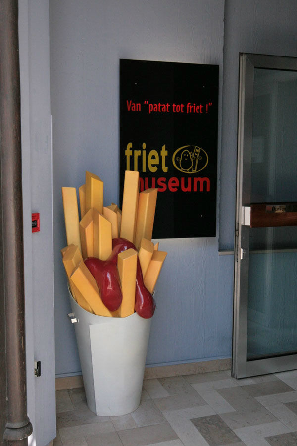 Внутри музея картофеля фри Брюгге, Бельгия
