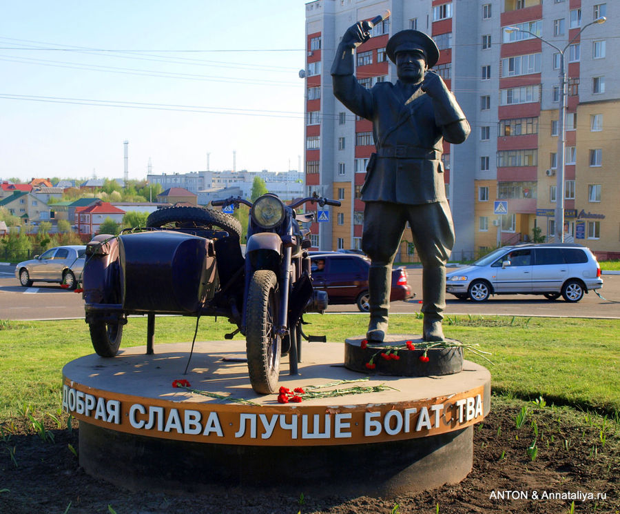 Памятник Неподкупному гаишнику Белгород, Россия