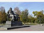 Памятник Н.С.Лескову ,открытый 11 июня 1981 году на площади Карла Маркса