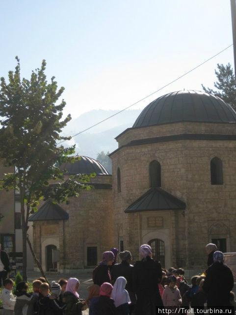 Одетые по мусульманскому канону детишки Сараево, Босния и Герцеговина