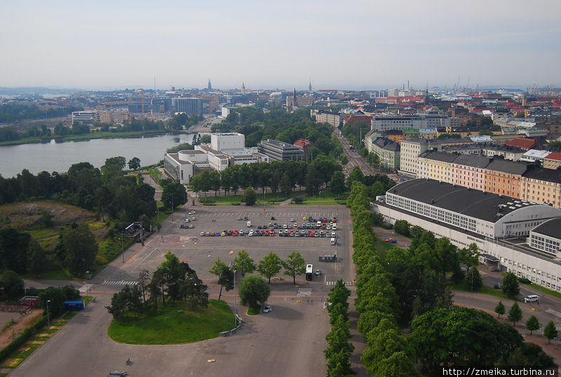 Чуть правее — территория стадиона, а улица — просп. Маннергейма Хельсинки, Финляндия