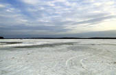 Озеро Шарташ. Зимой оно выглядит как безжизненная бело-голубая пустыня