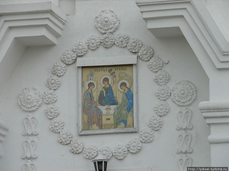 Икона над входом в храм Киев, Украина