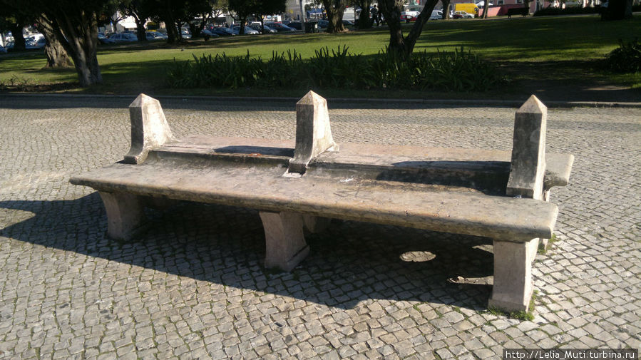 смешные лавочки в средневековом стиле... Лиссабон, Португалия