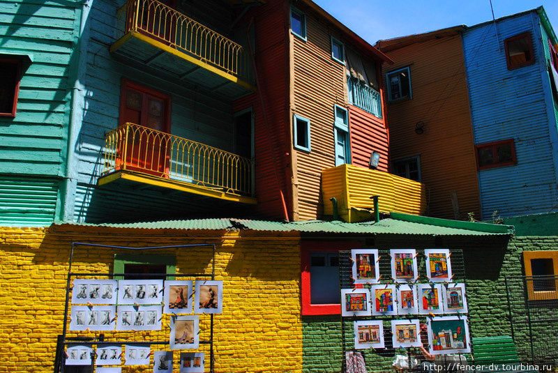 Представьте как уныло и жутко выглядели бы эти жилые дома, если бы не яркие краски, Буэнос-Айрес, Аргентина