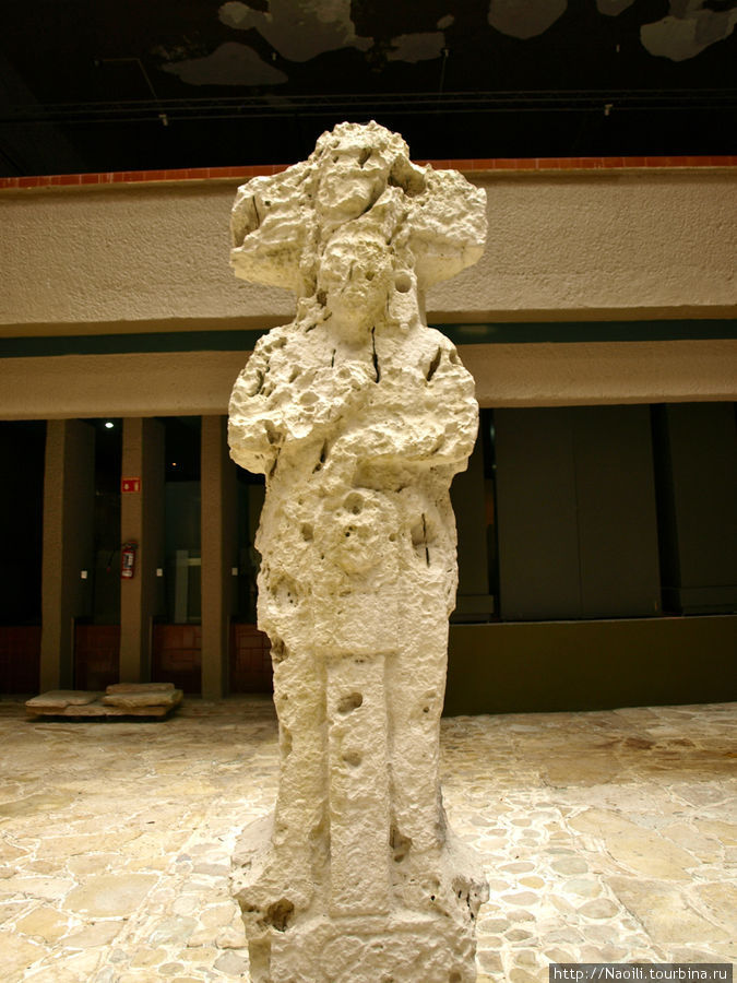 Некоторые скульптуры, раскопанные ранее дошли до нас в таком виде Паленке, Мексика