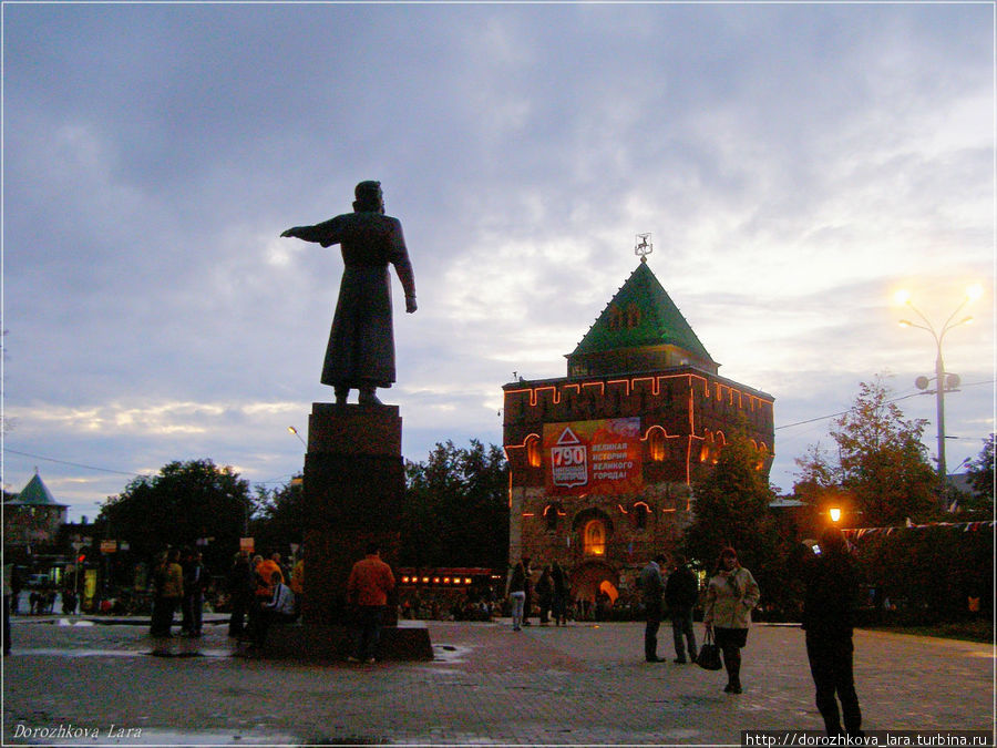 Памятник  Козьме Минину и Дмитриевская башня. Нижний Новгород, Россия