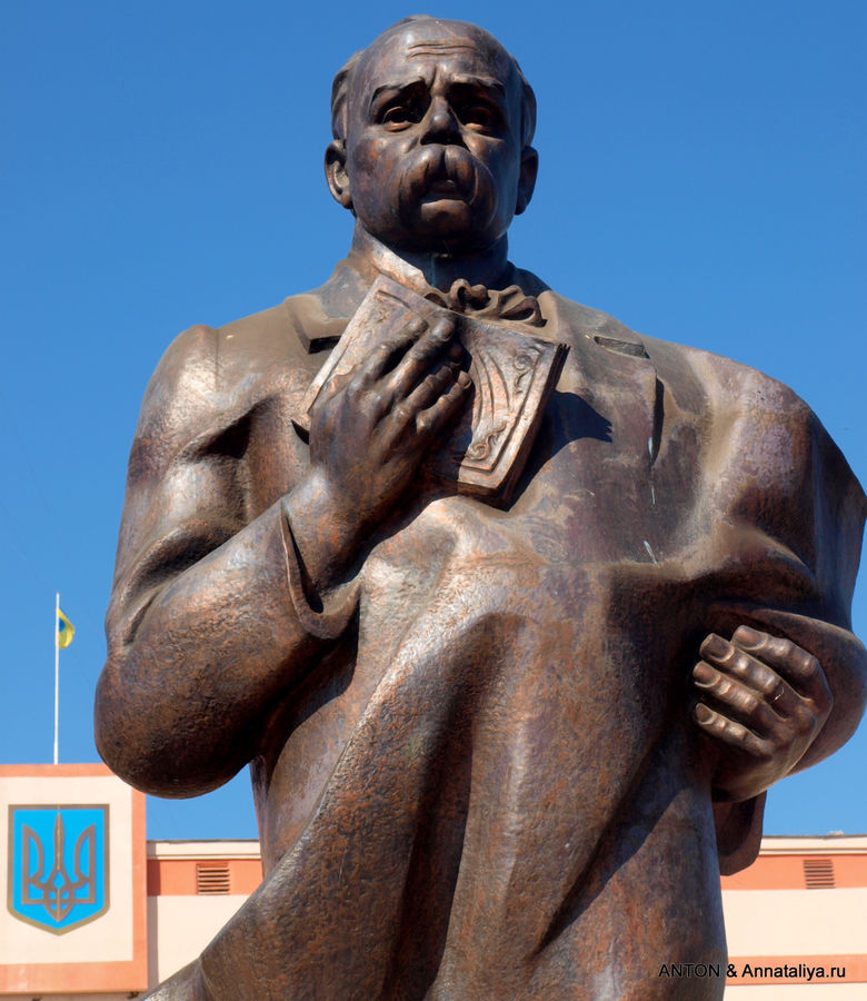 Памятник Тарасу Шевченко Млинов, Украина