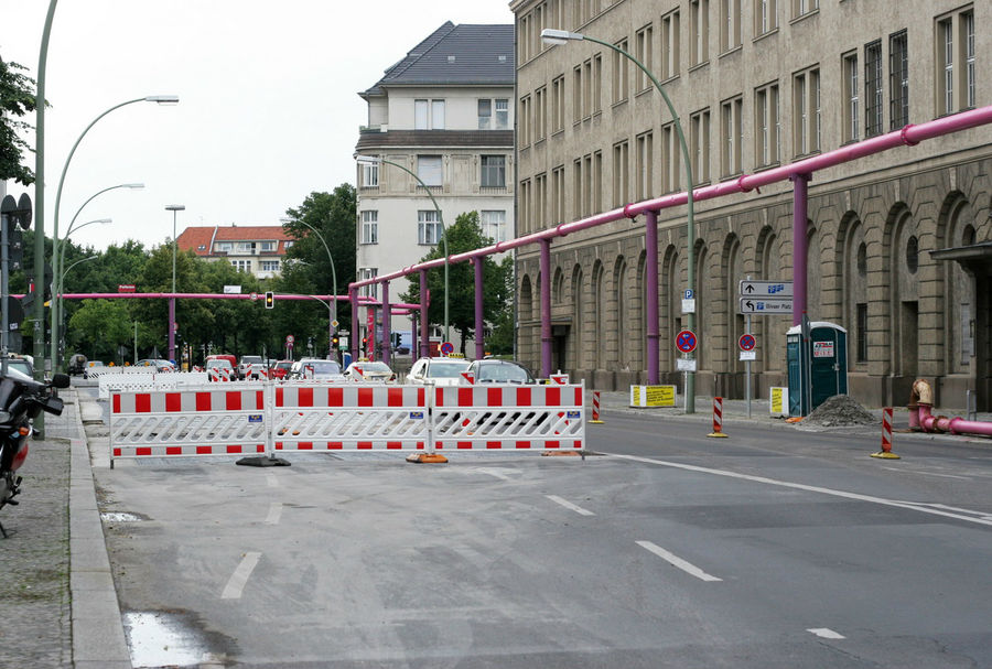 Первая улица, которую мы увидели в Берлине, оказалась с розовыми трубами. Берлин, Германия