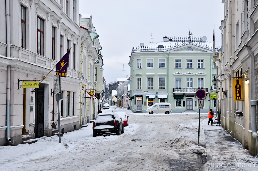 Спящие под снегом улицы. Таллин, Эстония