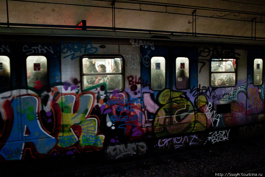 Под конец — фееричное римское метро. Перегоны между станциями очень короткие, было немного непривычно. Рим, Италия