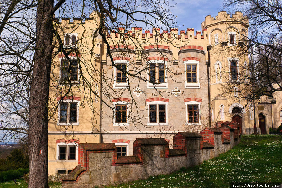 Замок Глубока-Над-Влтавой.