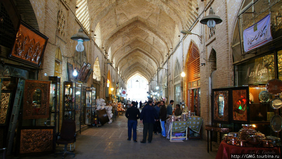 Внешний вид базара мало изменился за последние 450 лет. Исфахан, Иран