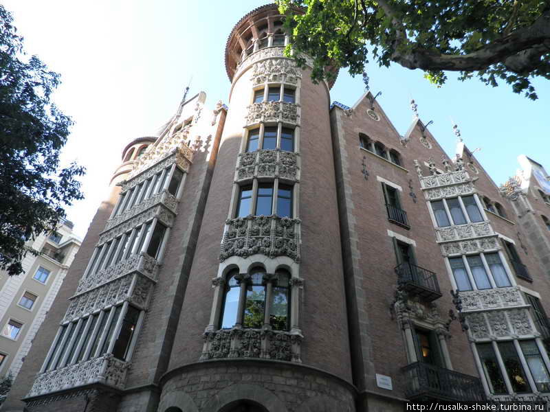Дом с шипами Барселона, Испания