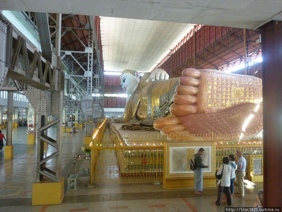 Янгон. Пагода (храм лежащего Будды ) Чауктаткай. 108 священных знаков на стопах Будды. Янгон, Мьянма