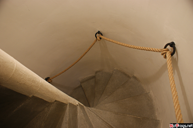 По этой лестнице мы поднимались на башню Братислава, Словакия