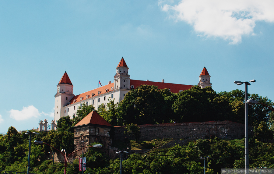 Ничем не примечательный Братиславский замок , к нему мы вернемся чуть позже. Братислава, Словакия