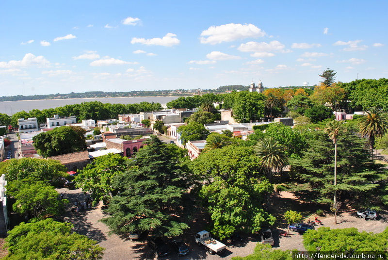 С маяка открывается отличный вид на город Колония-дель-Сакраменто, Уругвай
