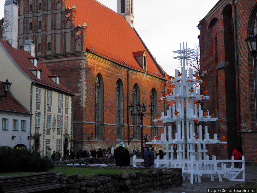 И установлена она около церкви святого Петра. Рига, Латвия
