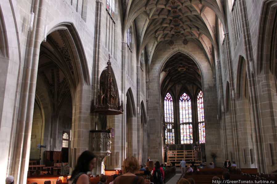 Внутренний интерьер собора. Берн, Швейцария