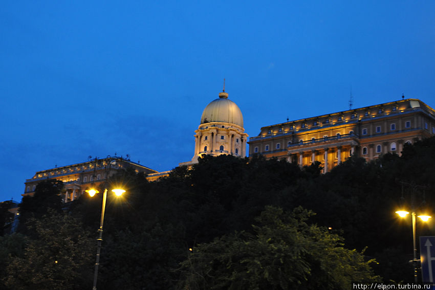 Вид на Королевский дворец от площади Адама Кларка Будапешт, Венгрия