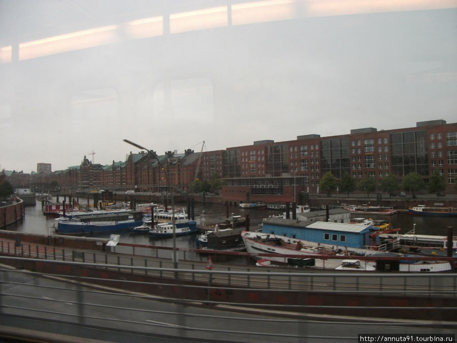 Вид на порт из трамвая Гамбург, Германия