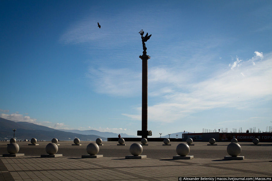 Памятник Нике, крылатой богине победы. Новороссийск, Россия