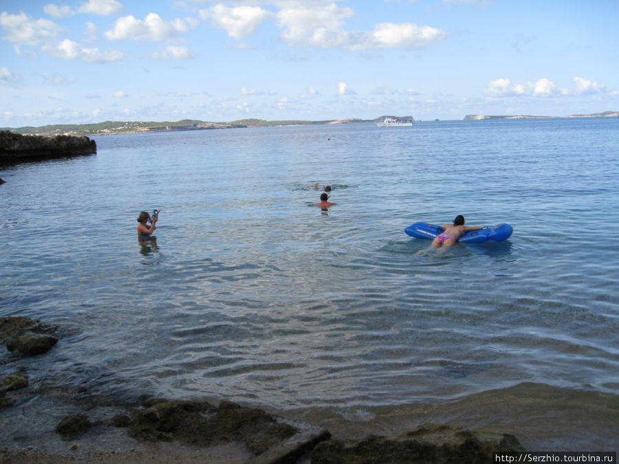 Купаемся на диком пляже Купаемся на диком пляже