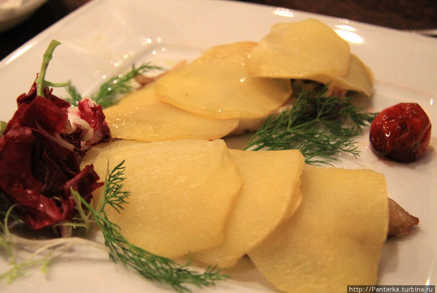 Сухой картофель + сухой сибас. А соус-то ихде? Изначально не положено, аль забыли? Санкт-Петербург, Россия