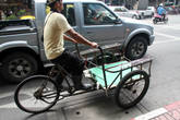 Велорикша — вымирающий вид транспорта