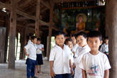 Школьники на перемене – территория заброшенного монастыря, где-то в районе Phumi Tnaot Chum.