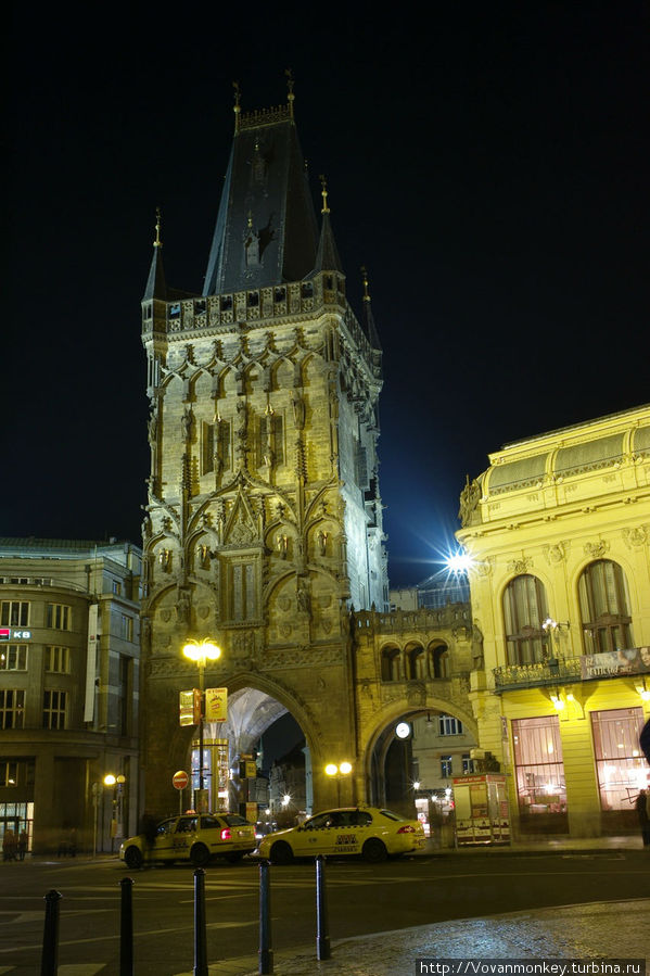 Пороховые ворота с разных сторон Прага, Чехия