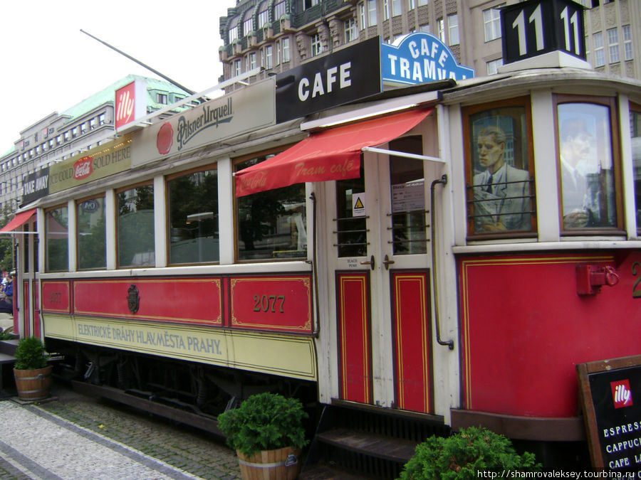 Кафе, последний трамвай оставшийся на площади Прага, Чехия