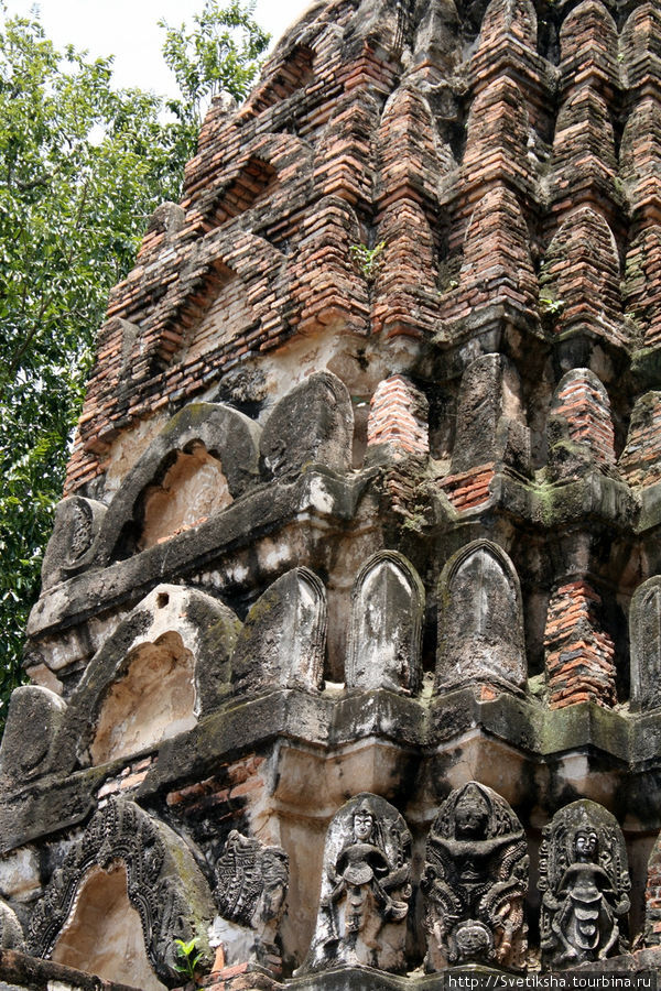 Ват Си Савай - кхмерский храм в древней столице Сукхотай Сукхотай, Таиланд