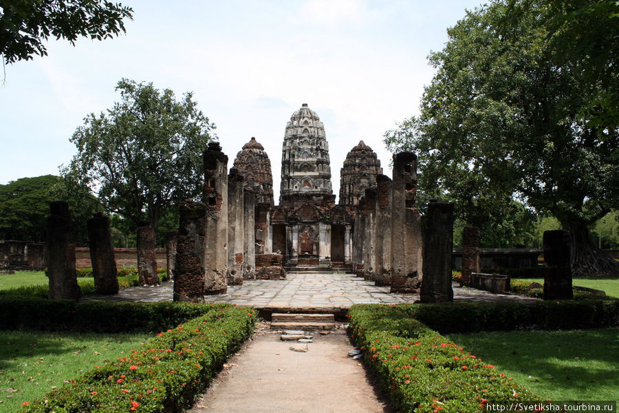 Ват Си Савай - кхмерский храм в древней столице Сукхотай Сукхотай, Таиланд