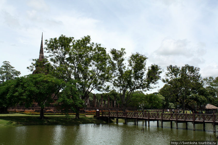 Прогулка по Историческому парку Сукхотай Сукхотай, Таиланд