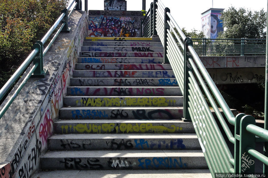 Австрия. Граффити на набережной Вены Вена, Австрия