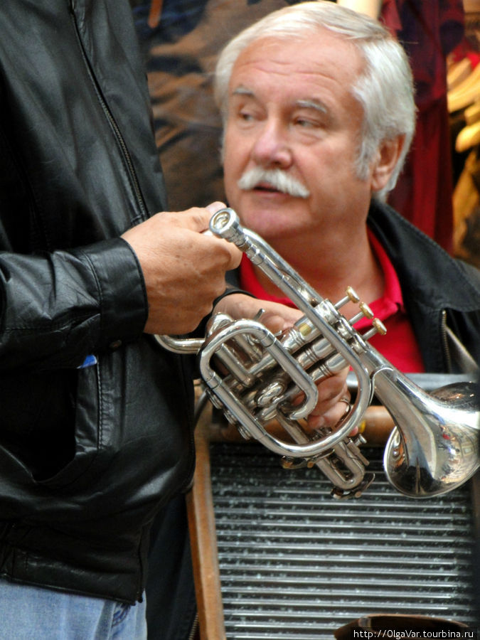 «Заезжий музыкант целуется с трубою…» Прага, Чехия