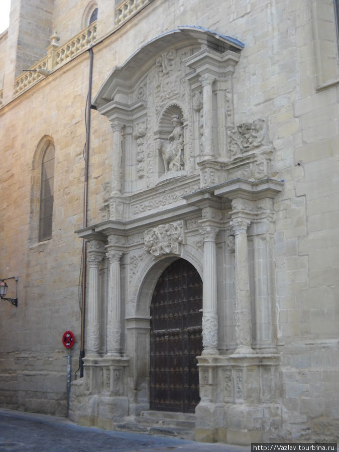 Боковые ворота Логроньо, Испания