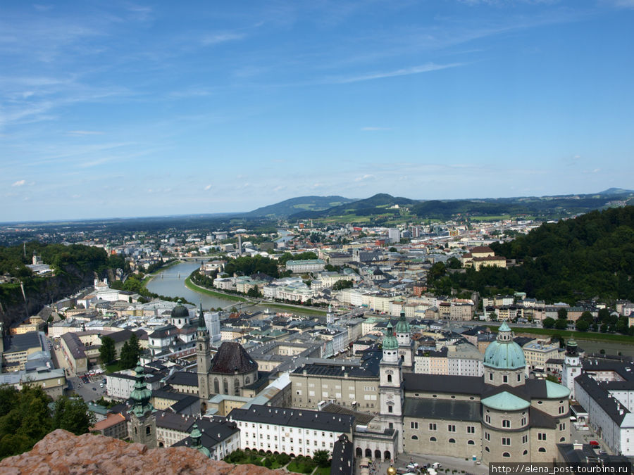 Вид на город со смотровой вышки крепости Хоэнзальцбург Зальцбург, Австрия