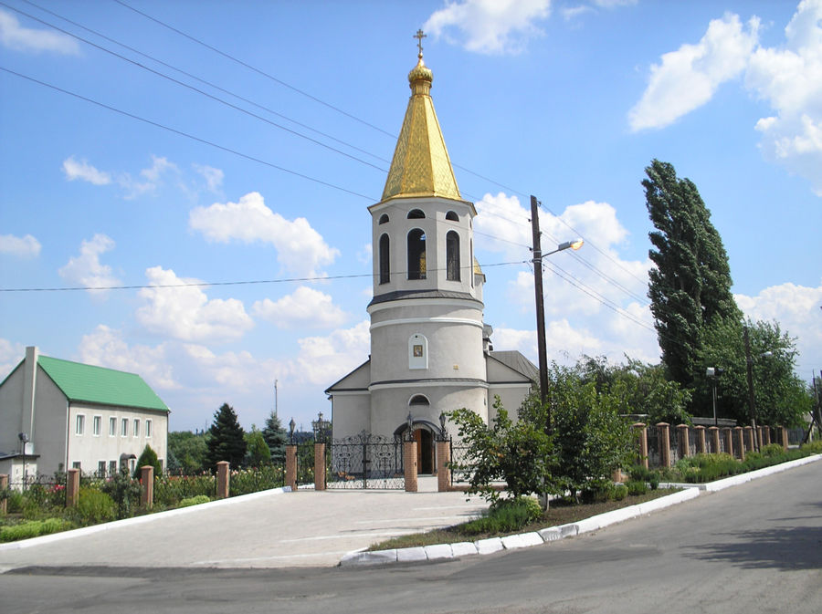 Церковь святителя Николая, она стоит в поселке Ясиновка, административно в черте города. Очень старая, стоит здесь с 18 века. Ясиновка раньше была казачьей станицей. Макеевка, Украина