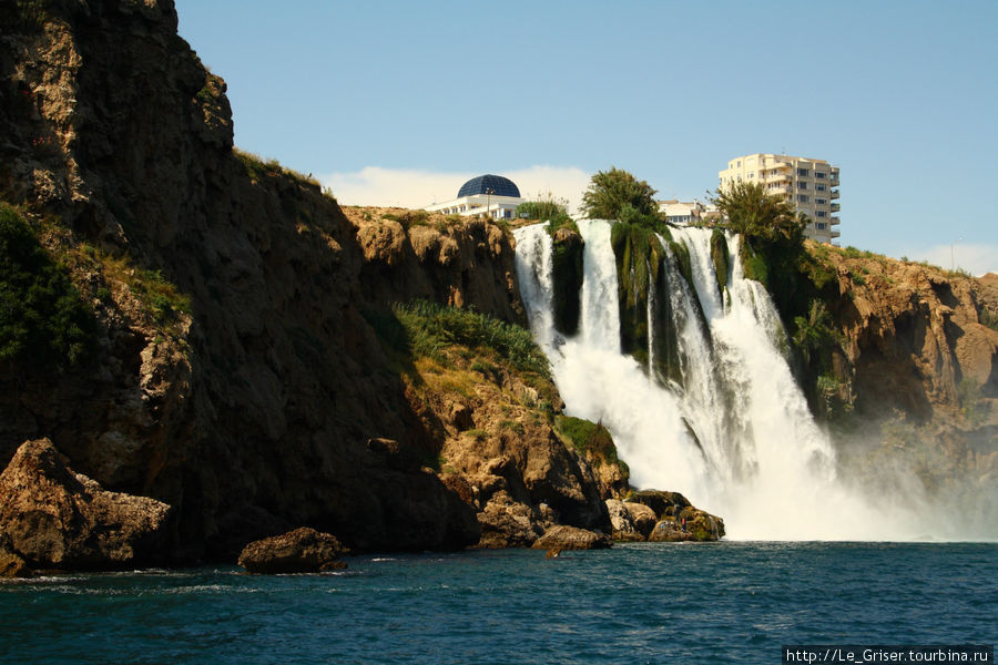 Водопад Нижний Дюден, местные же жители называют его Карпузкалдыран. Анталия, Турция