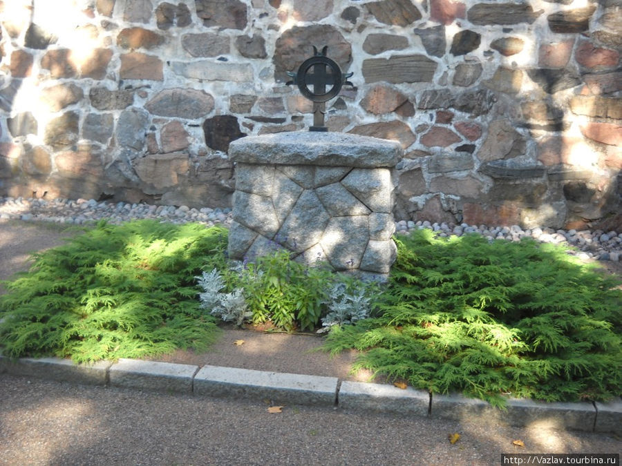 Памятник Лохья, Финляндия
