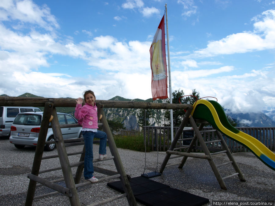 вверху, рядом с рестораном, есть еще и детская площадка! Альтаусзее, Австрия