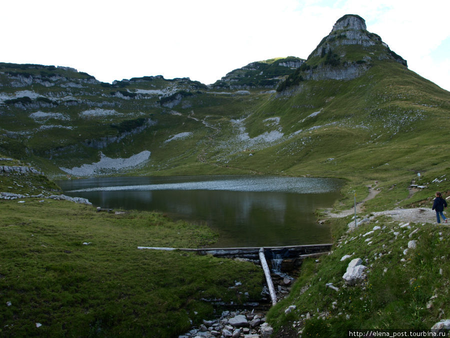 высокогорное озеро Аугстзее. Альтаусзее, Австрия