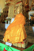 Золотой Будда в буддистской мантии