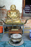 Золотой Будда на алтаре, Ват Мае Нанг Плуем в Аюттхае