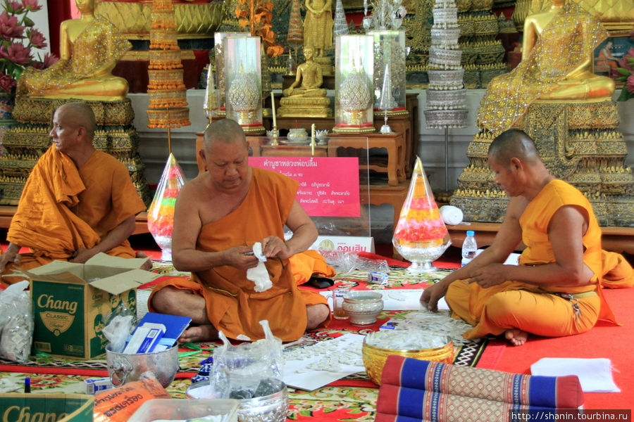 Монахи, Ват Мае Нанг Плуем в Аюттхае Аюттхая, Таиланд