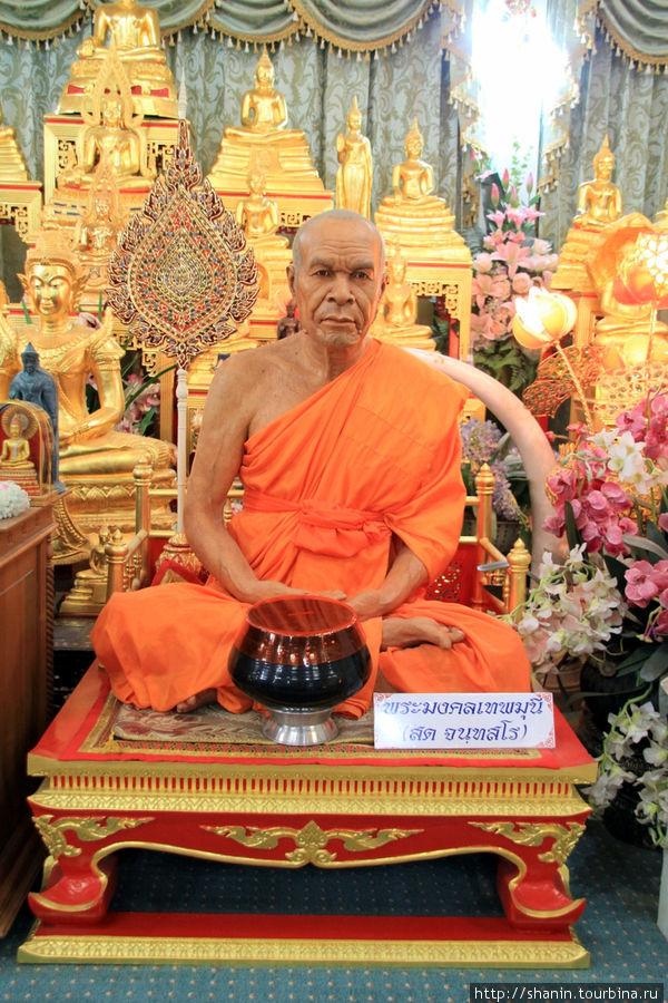 Монах,  Ват Такаронг в Аюттхае Аюттхая, Таиланд