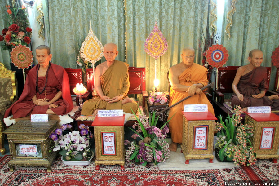 Восковые монахи,  Ват Такаронг в Аюттхае Аюттхая, Таиланд